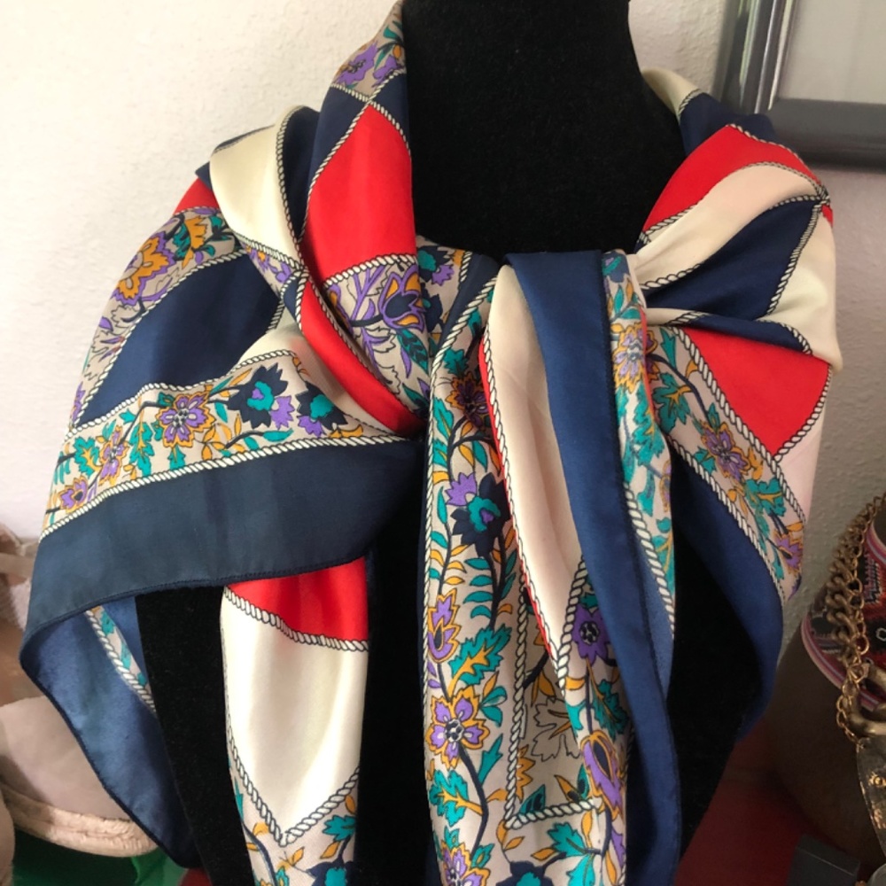 Scarves - Picture 5 of 6